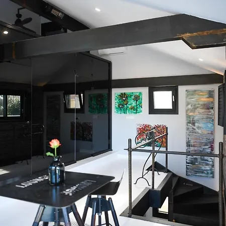 Art Beachfront Holiday home *