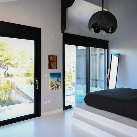 Art Beachfront Holiday home *