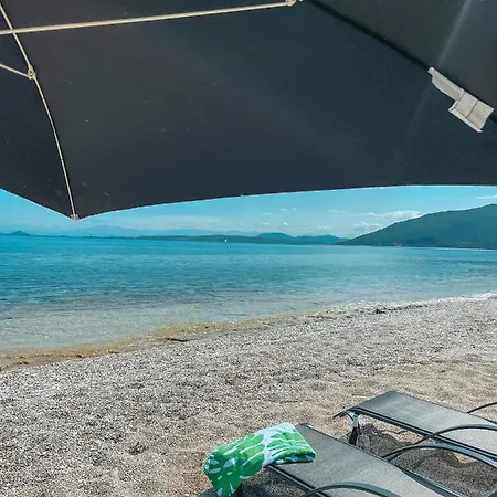 Art Beachfront Holiday home